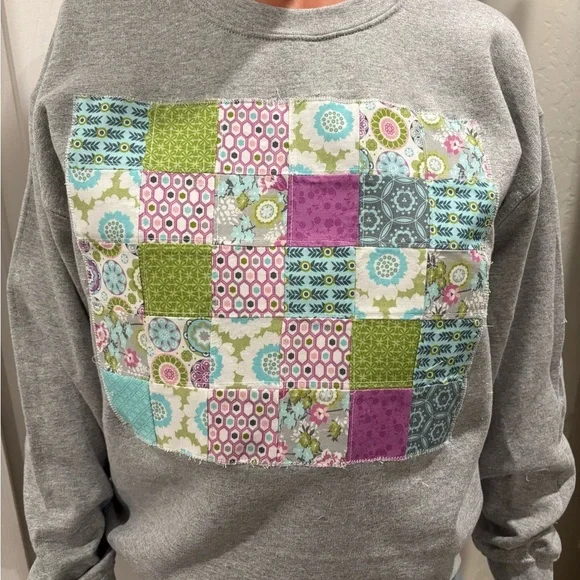 NWOT Hand Crafted gray sweatshirt with quilted patch - Picture 11 of 15